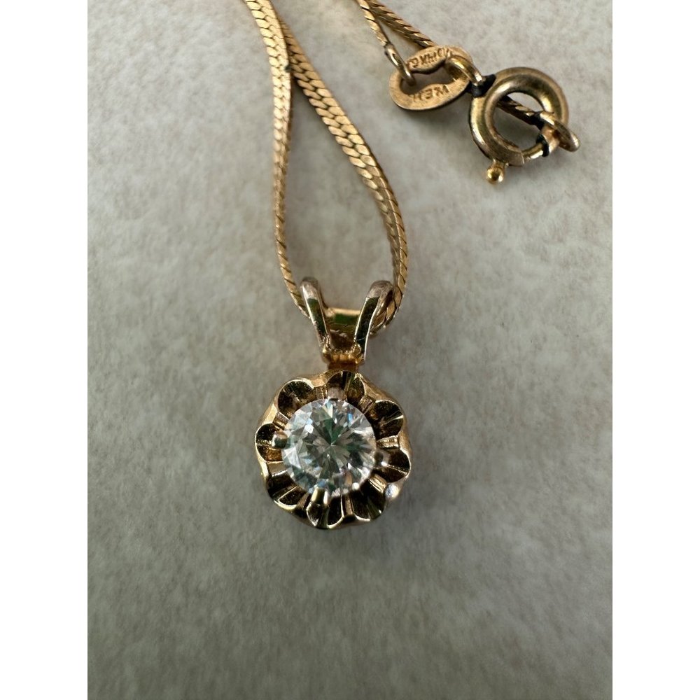 Elegant Gold Necklace with Crystal Pendant